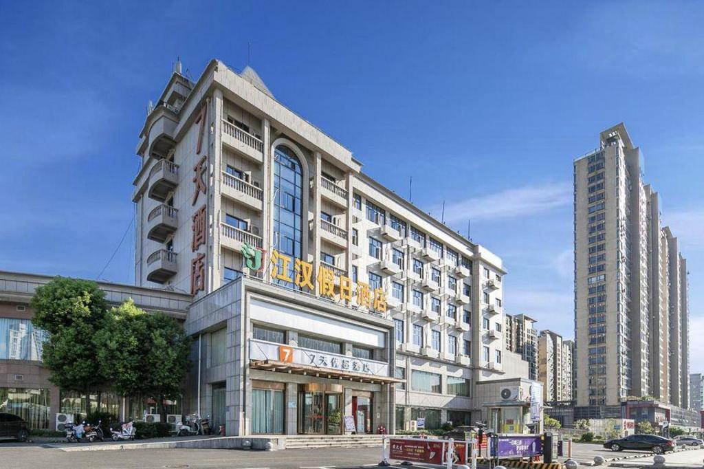 7 Days Premium Wuhan Caidian Square Branch 1/24