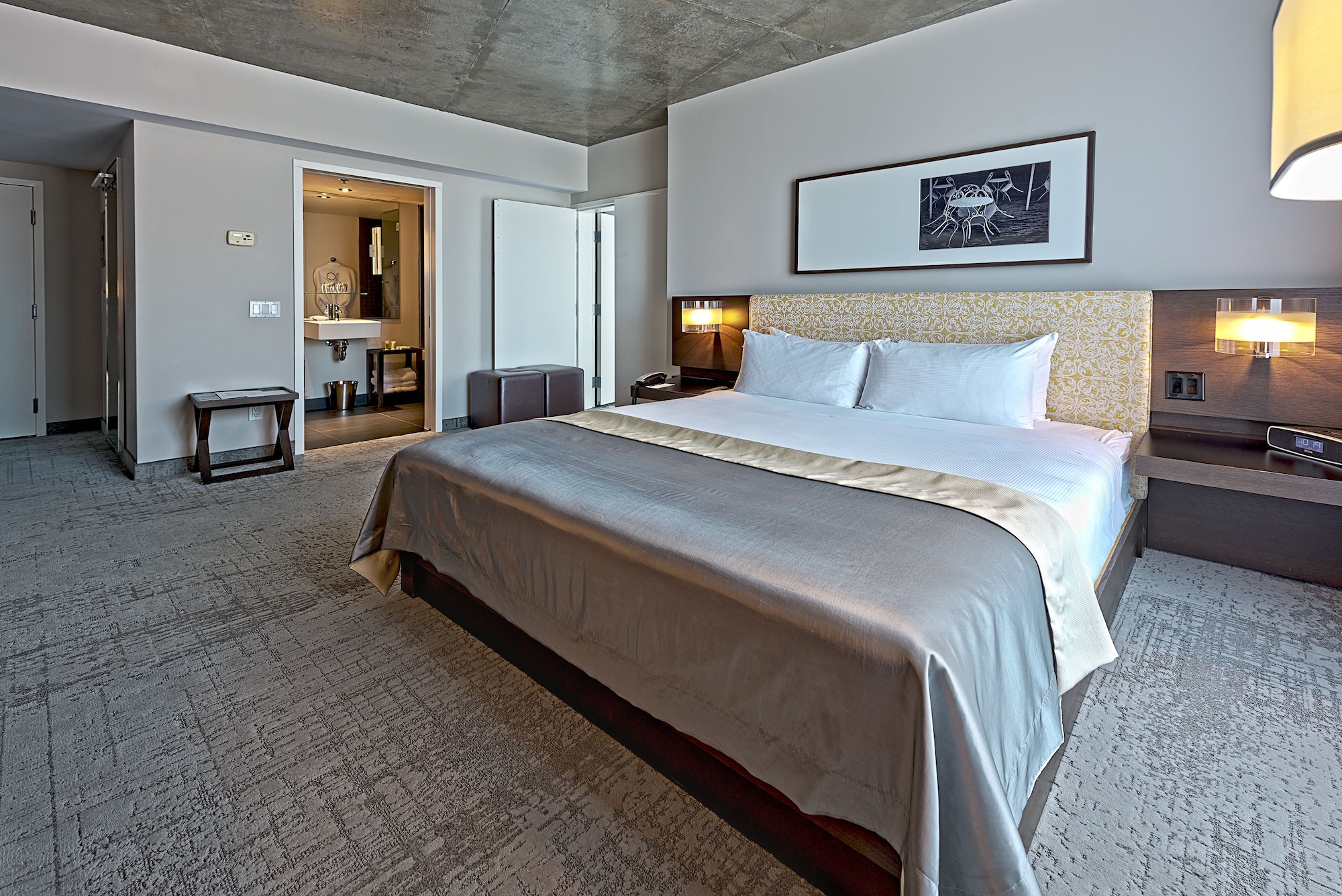 EXECUTIVE, SUITE