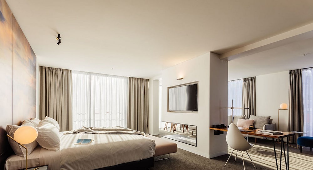 MACQ 01 HOTEL 47/69