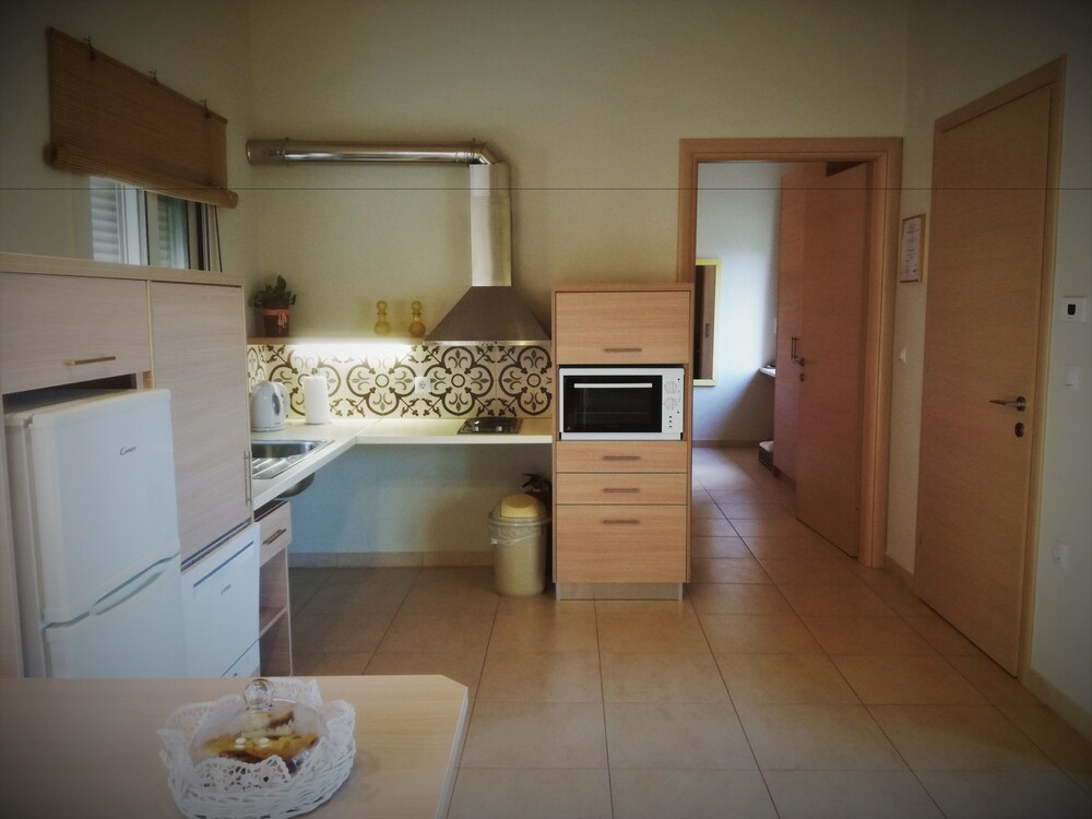 Aksos suites Accessible Accommodation 7/44