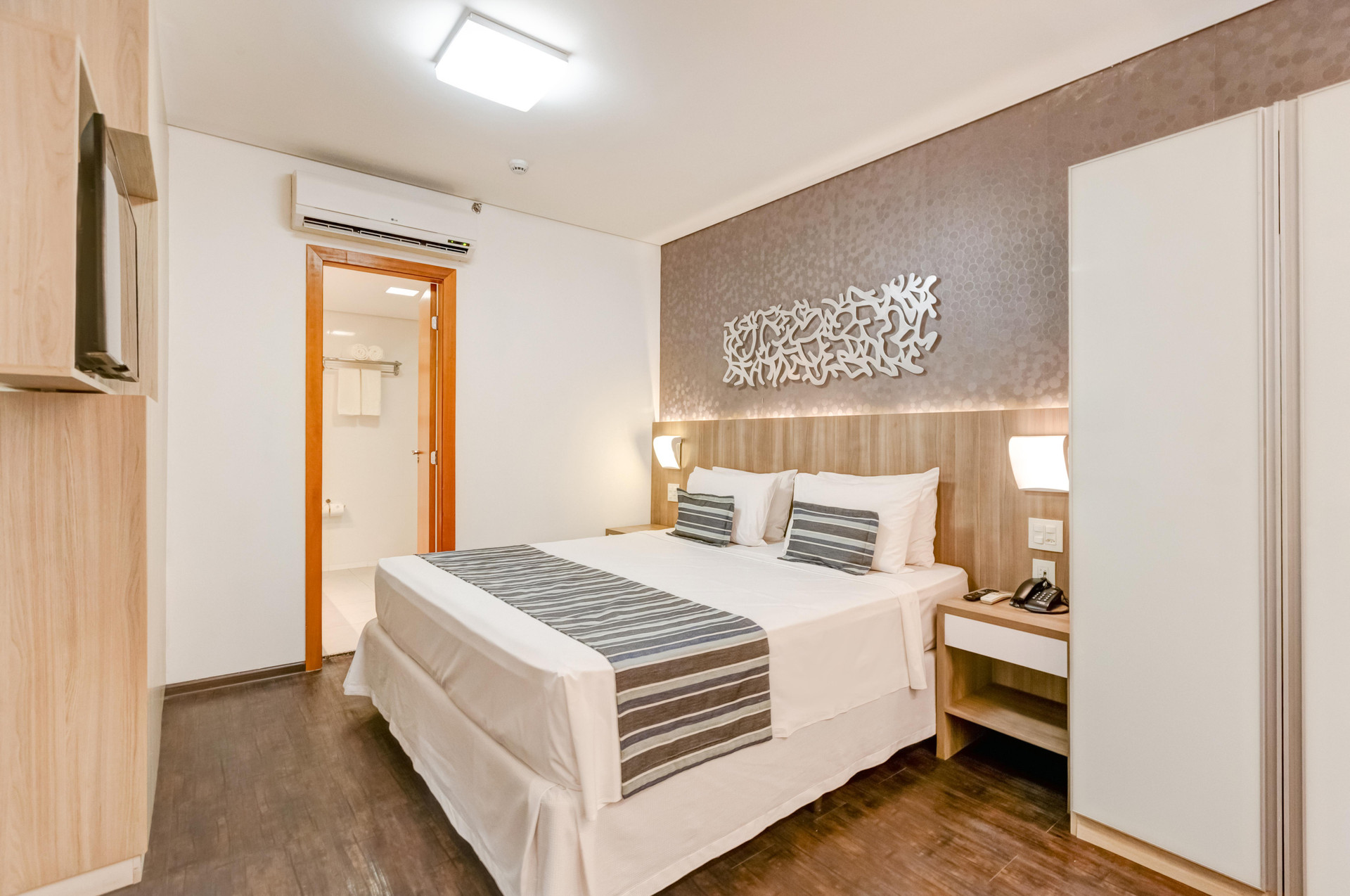 Executive, Suite