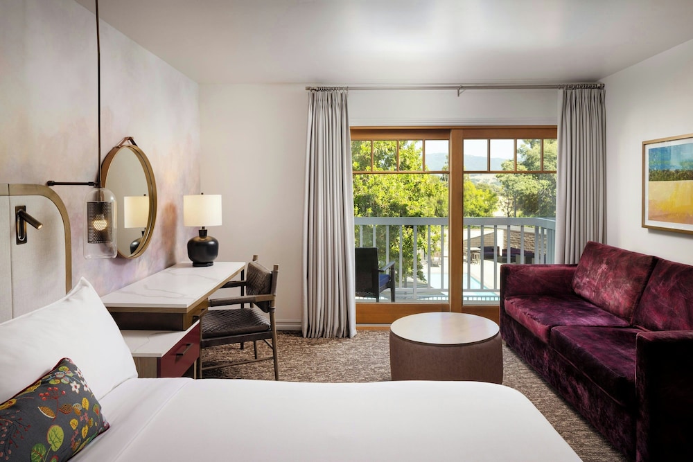 Standard, King Bed, Sofa, Balcony