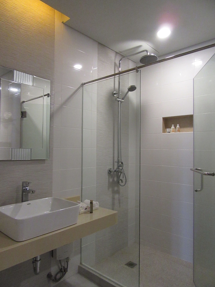 Sweet Home Boutique Hotel 70/72