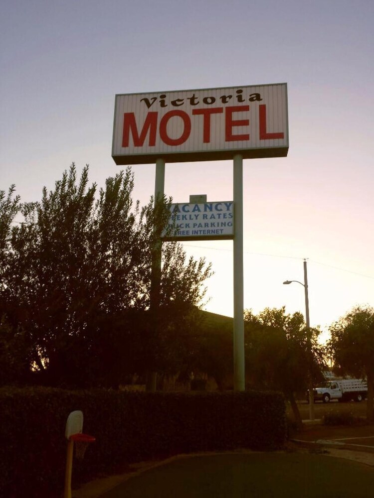 Victoria Motel 2/24