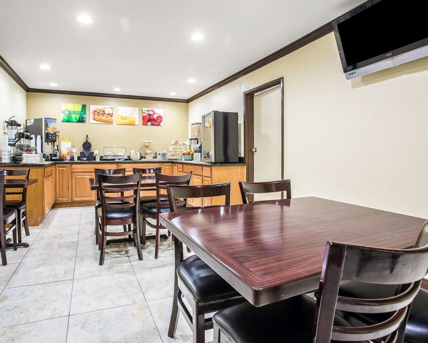 Quality Inn San Diego I 5 Naval Base 7/10