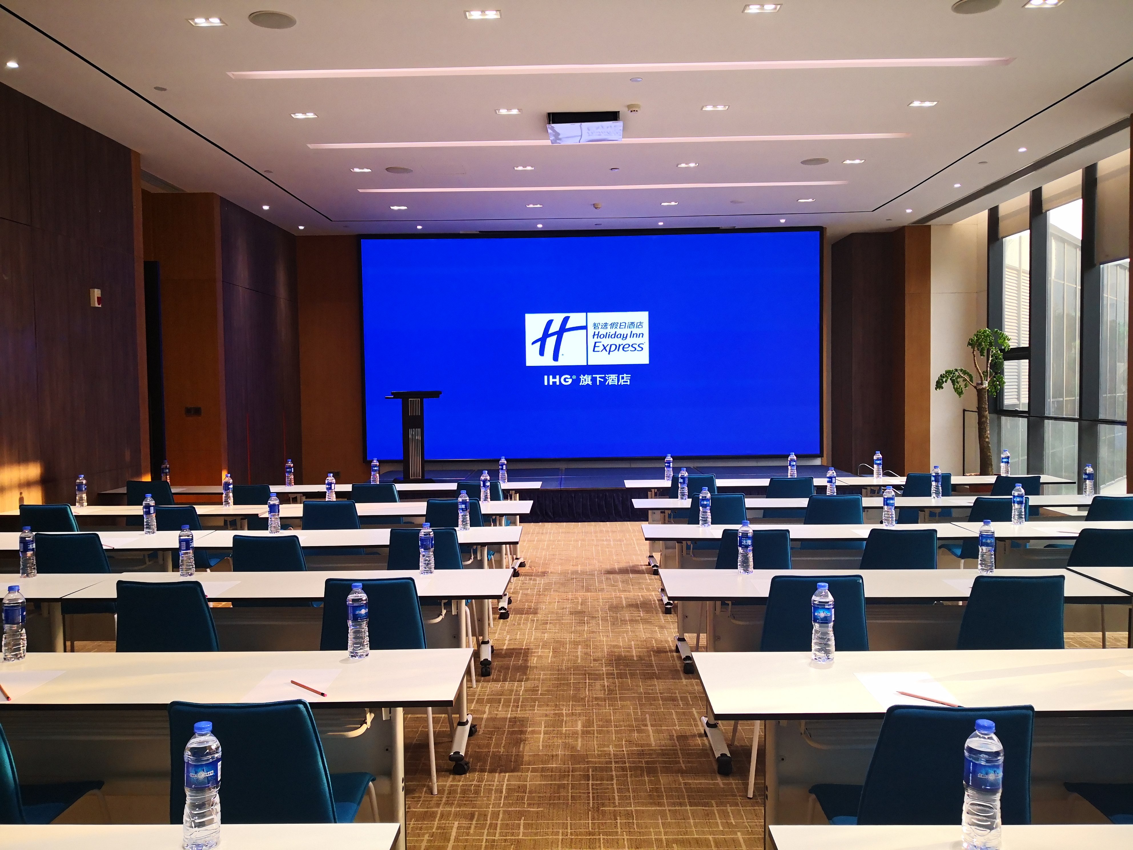 Holiday Inn Express Luanchuan 17/27