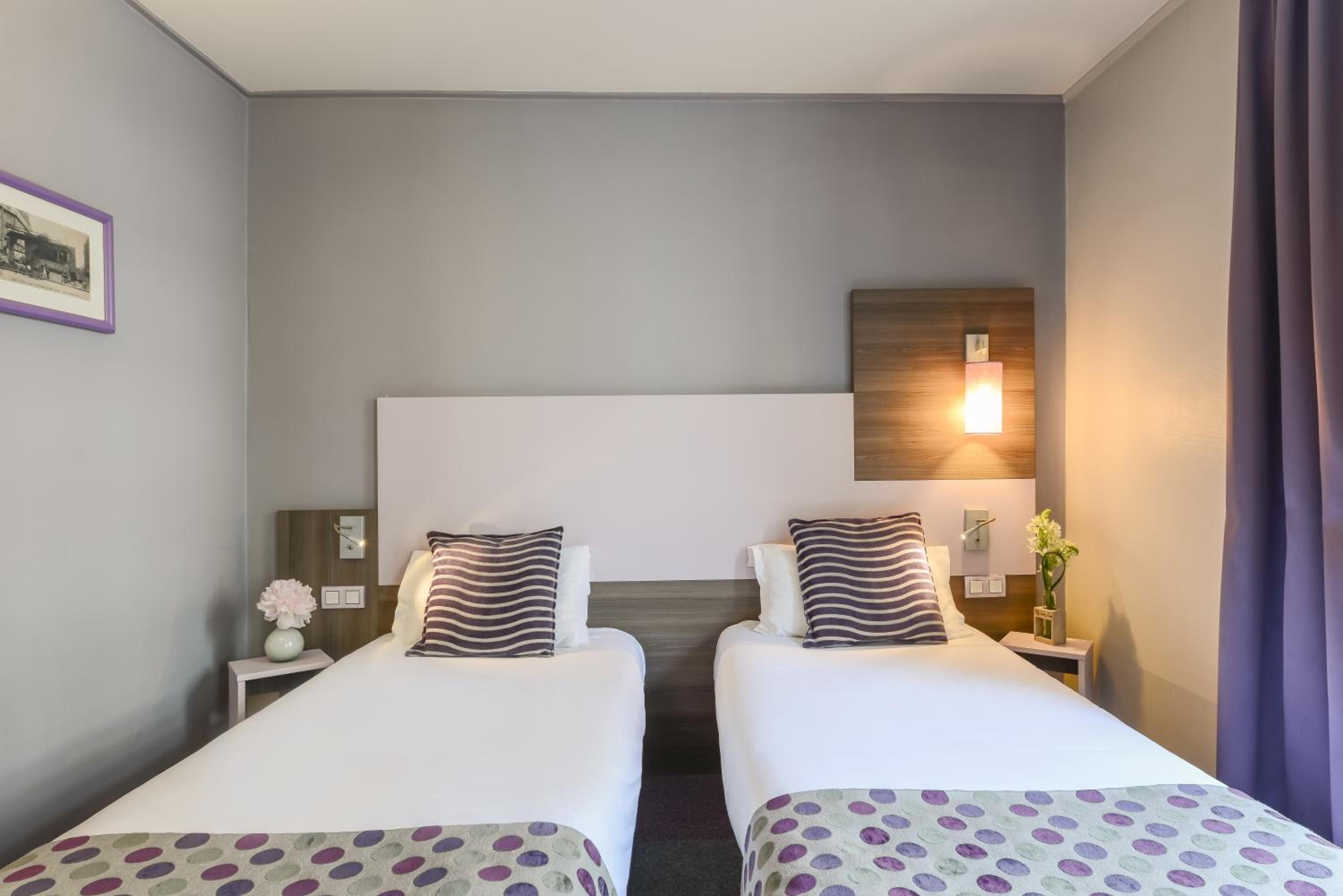 ROOM, QUADRUPLE