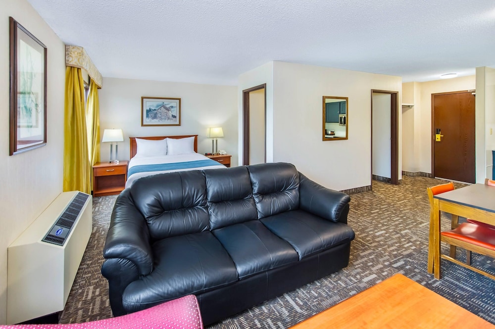 The Crestwood Hotel 38/57