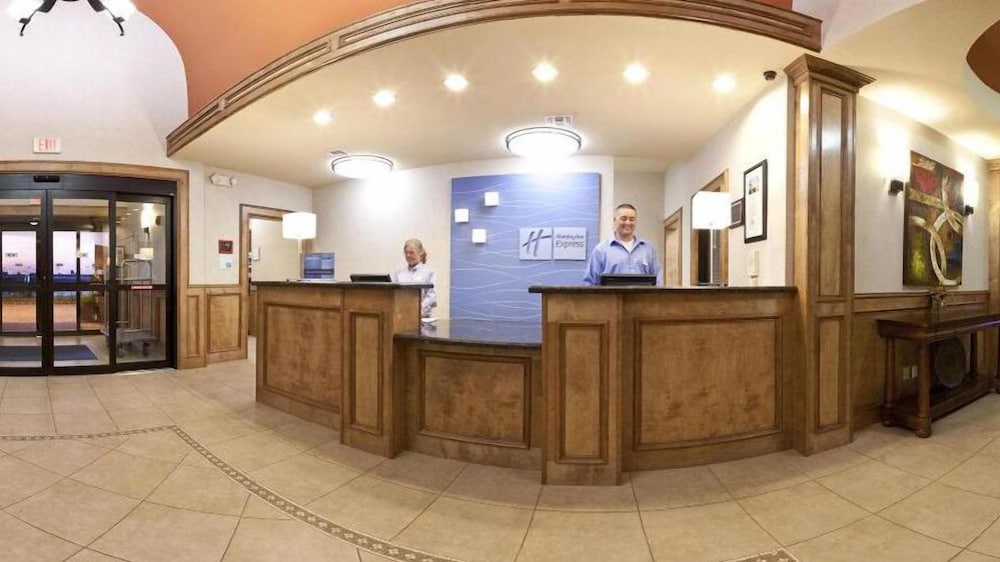 Holiday Inn Express Hotel And Suites Kingsville 7/55