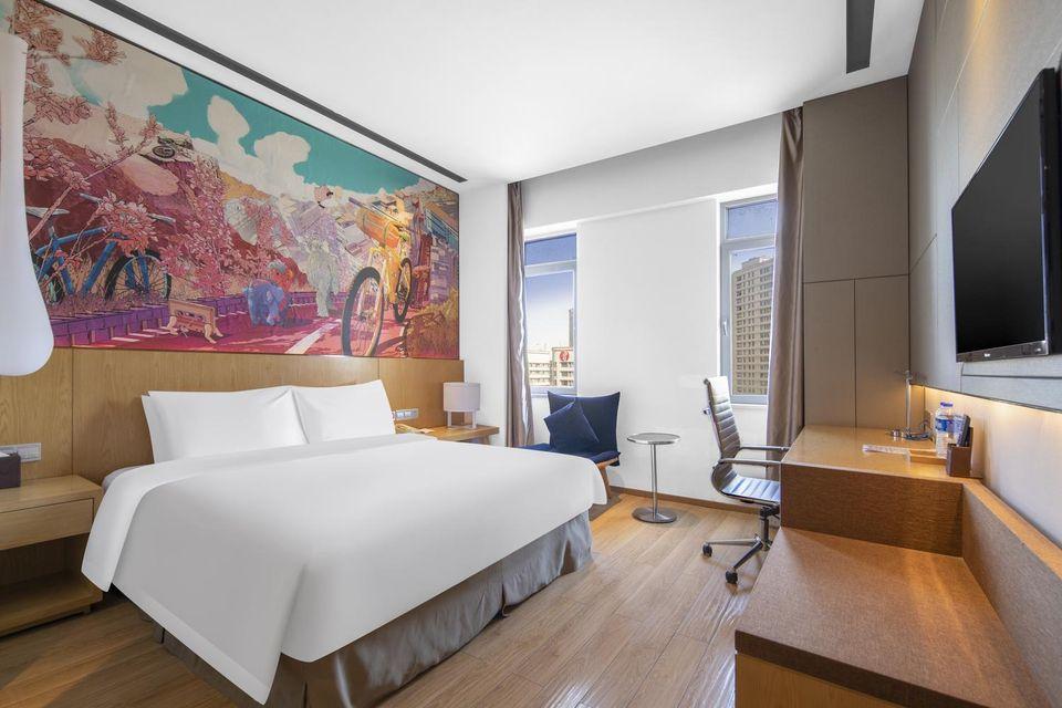 Mini, King Bed, with View
