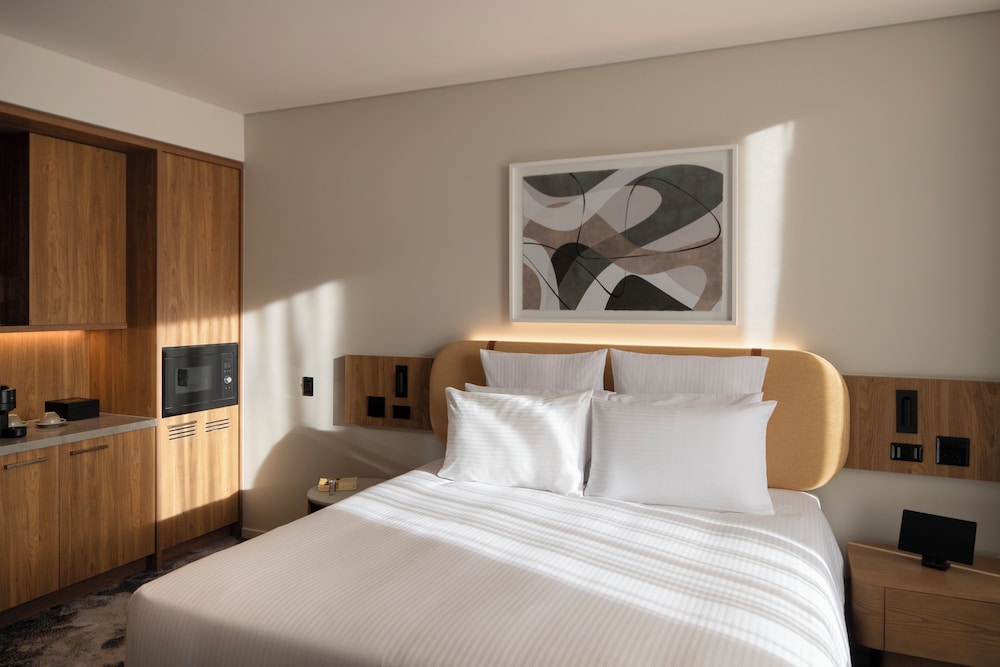 JUNIOR SUITE, KING BED