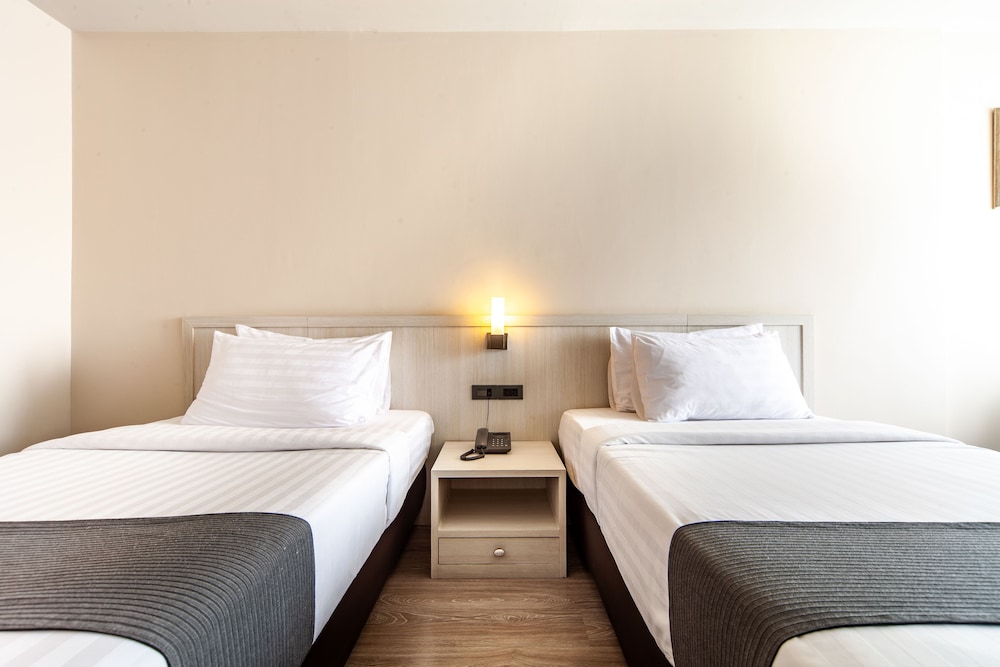 Rung Aroon Hotel By Le Siri 15/50
