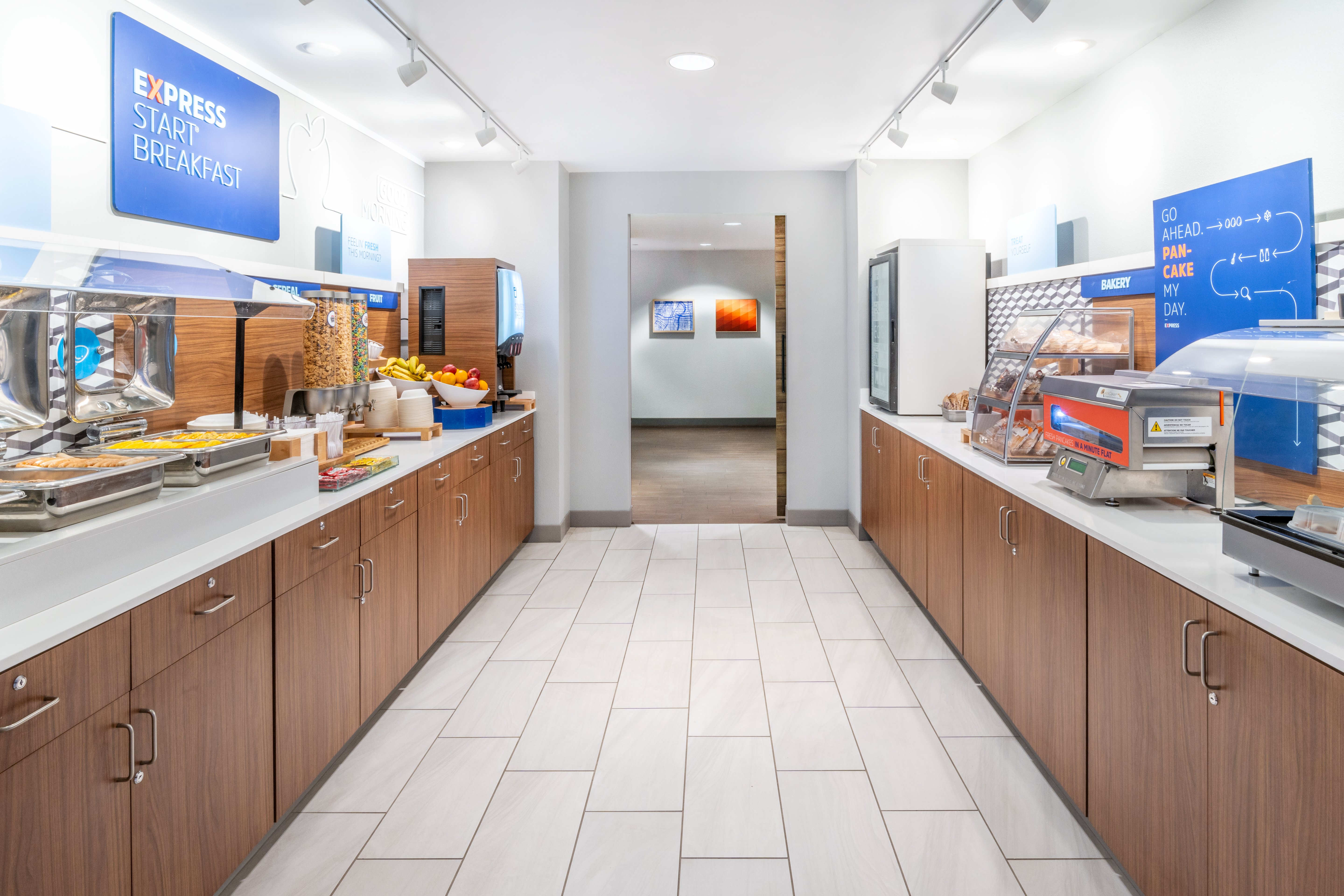 Holiday Inn Express Suites Colorado Springs First Main 6/28