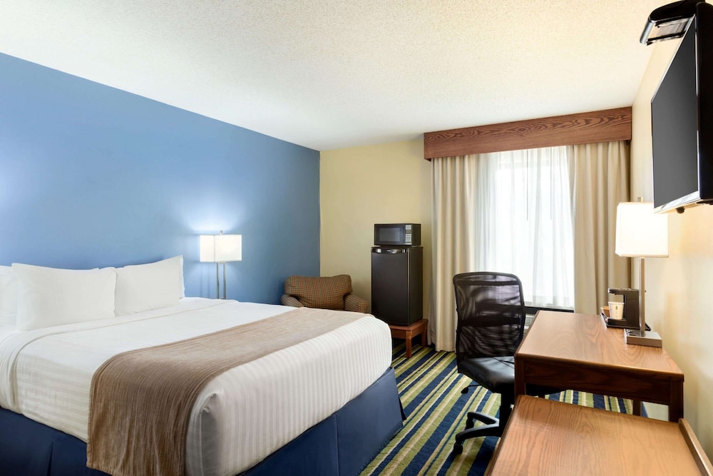 ROOM, QUEEN BED