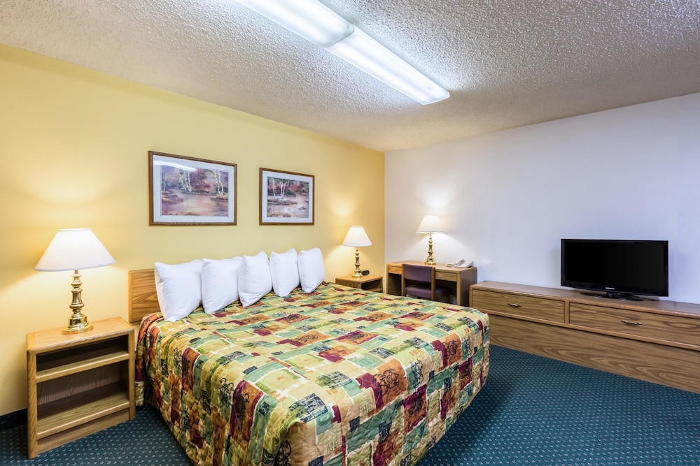 Super 8 by Wyndham Grand Island South 16/37