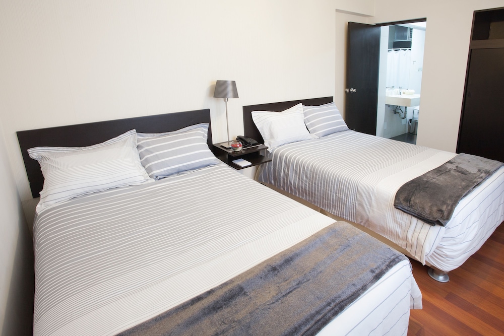 HOTEL SANTA CRUZ 18/60