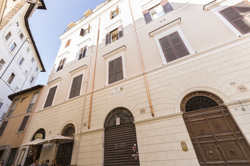Rome Accommodation - Coronari 2/50