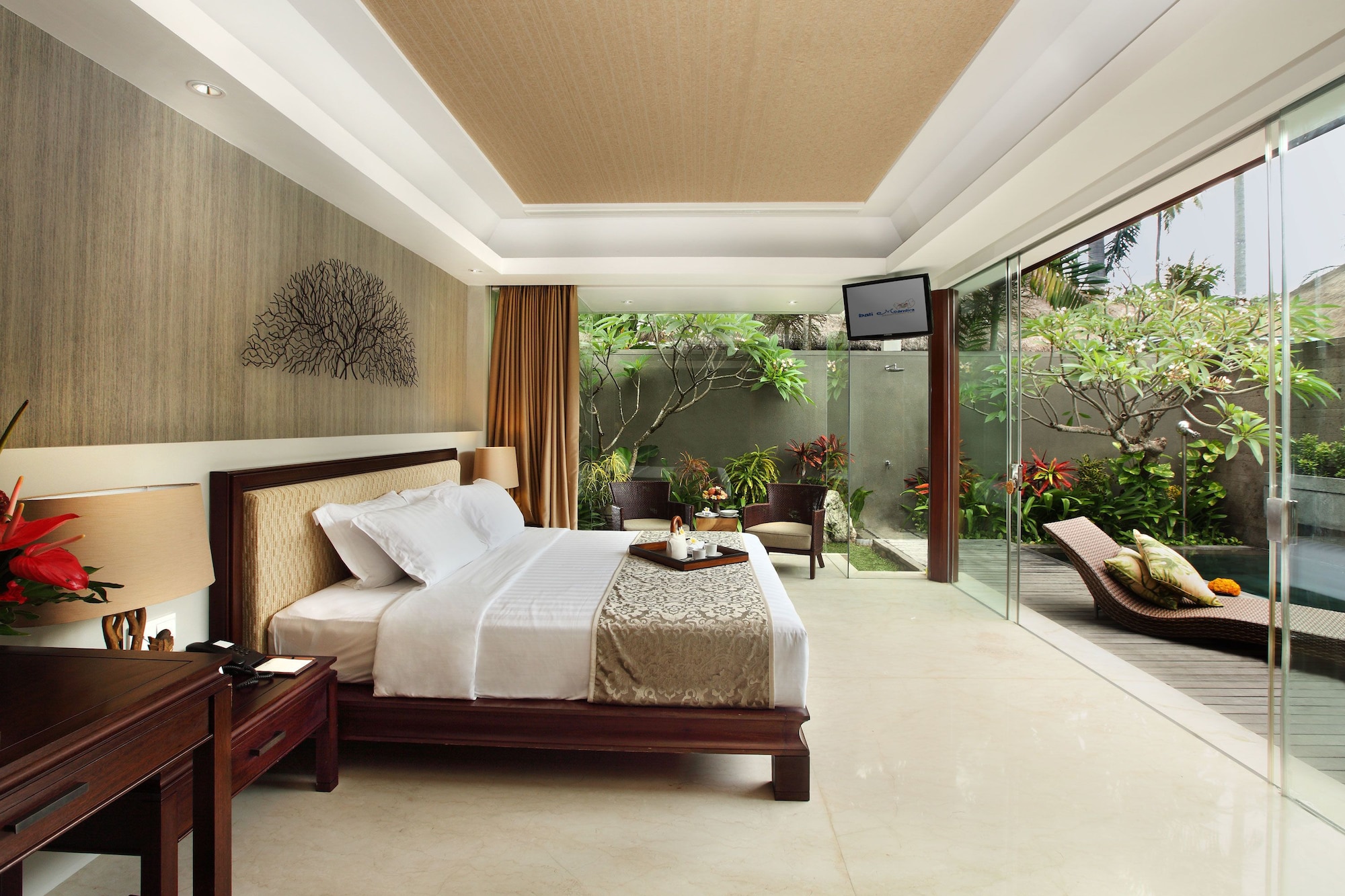 Pool Club Villa Super King