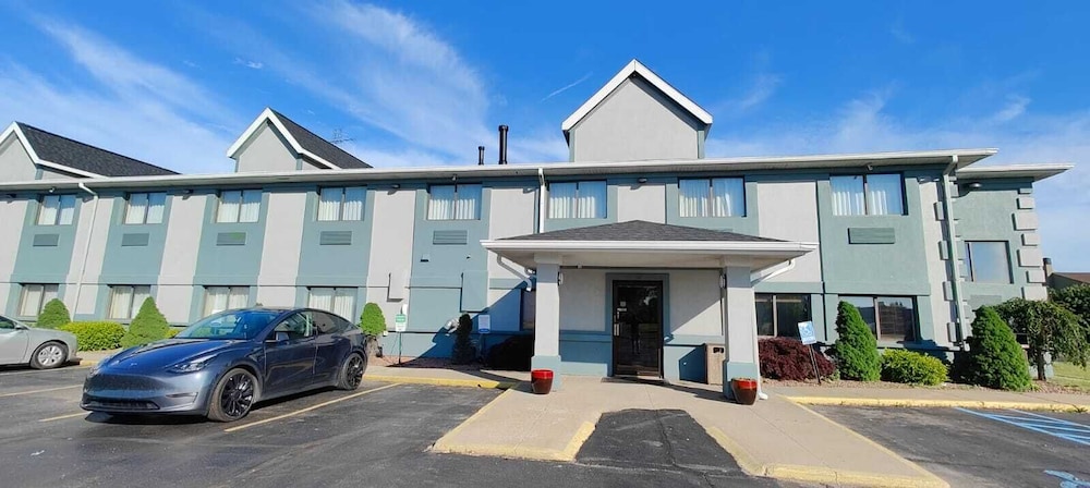 Quality Inn & Suites Benton Harbor - St. Joseph 22/24