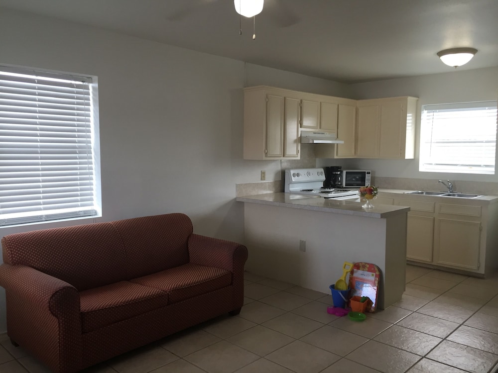 Port Isla Inn 33/53