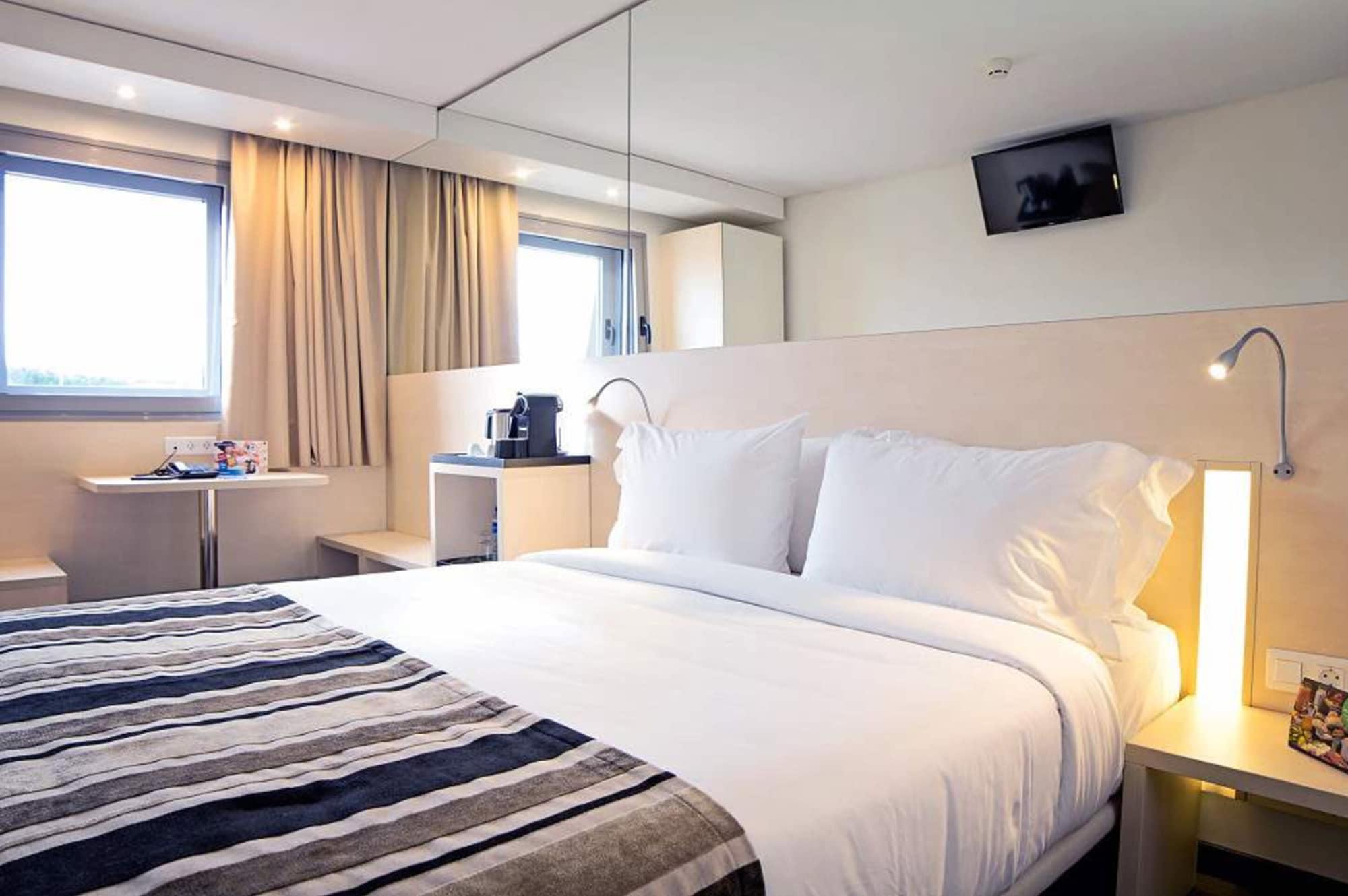 Standard, Double Bed, City View