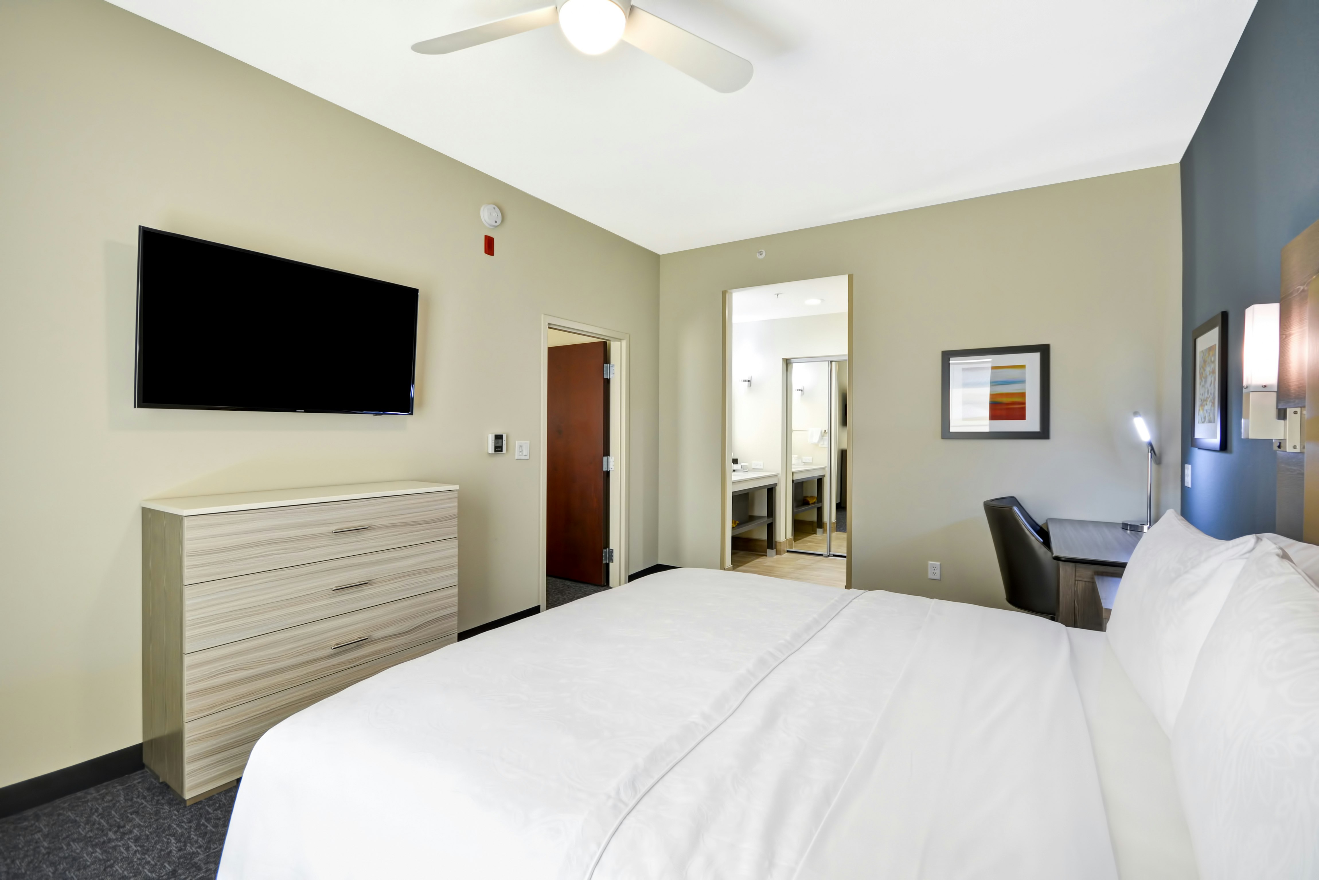 1 BEDROOM, SUITE, KING BED