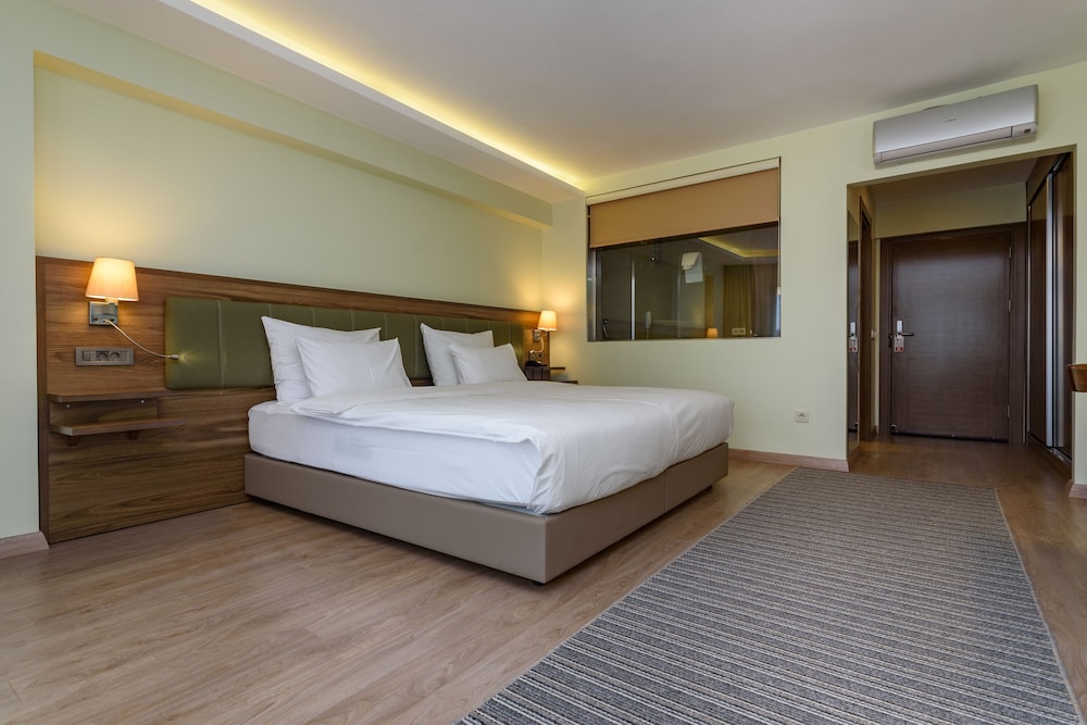 Numi Hotel 8/50