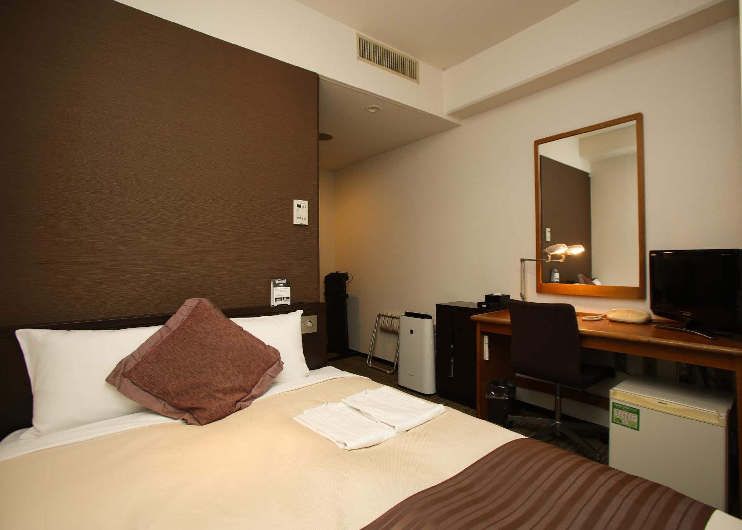 Semi Room, Semi Double Bed, Smoking