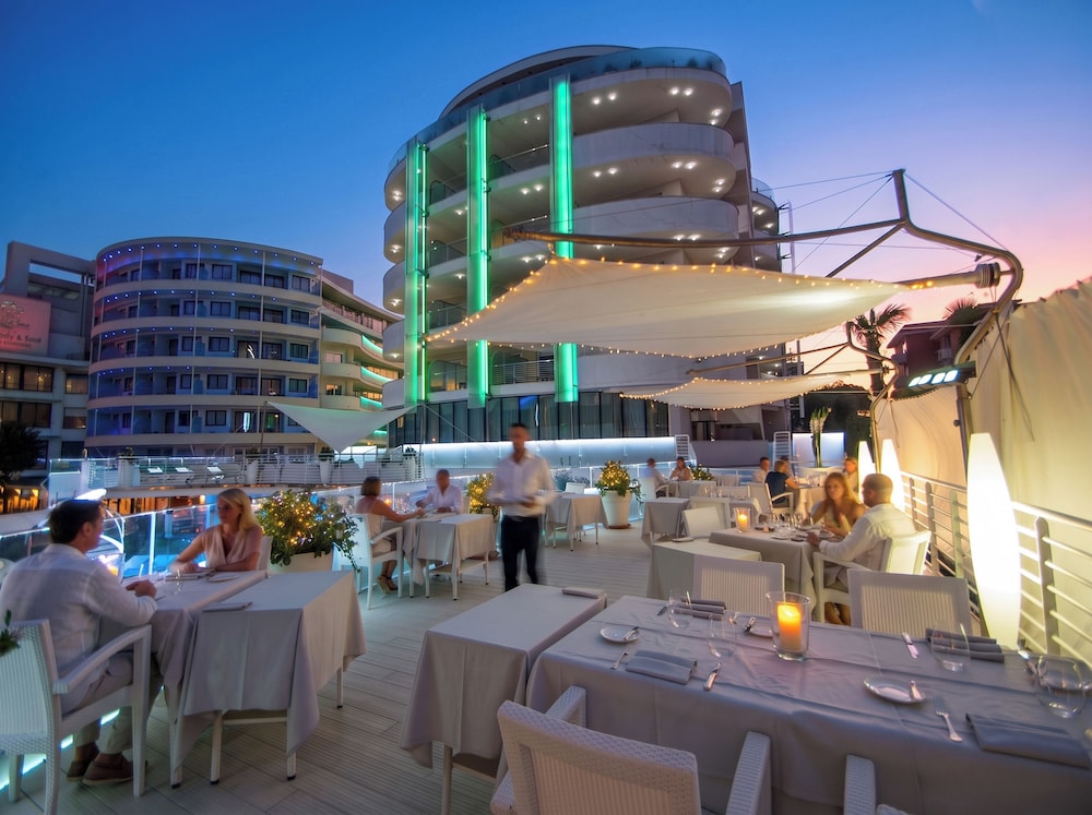 Hotel Premier & Suites 53/60