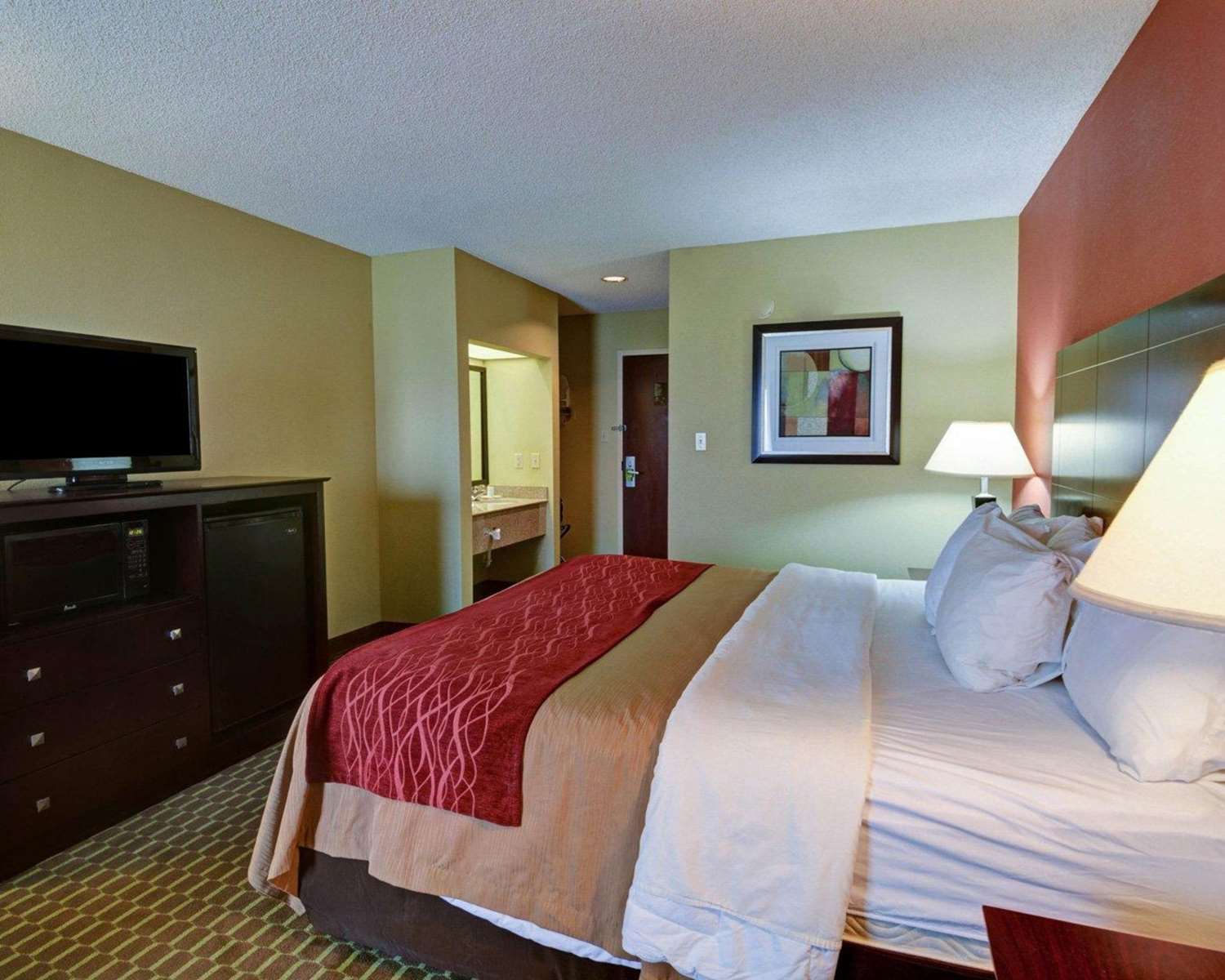 Quality Inn & Suites Pine Bluff, AR 15/23
