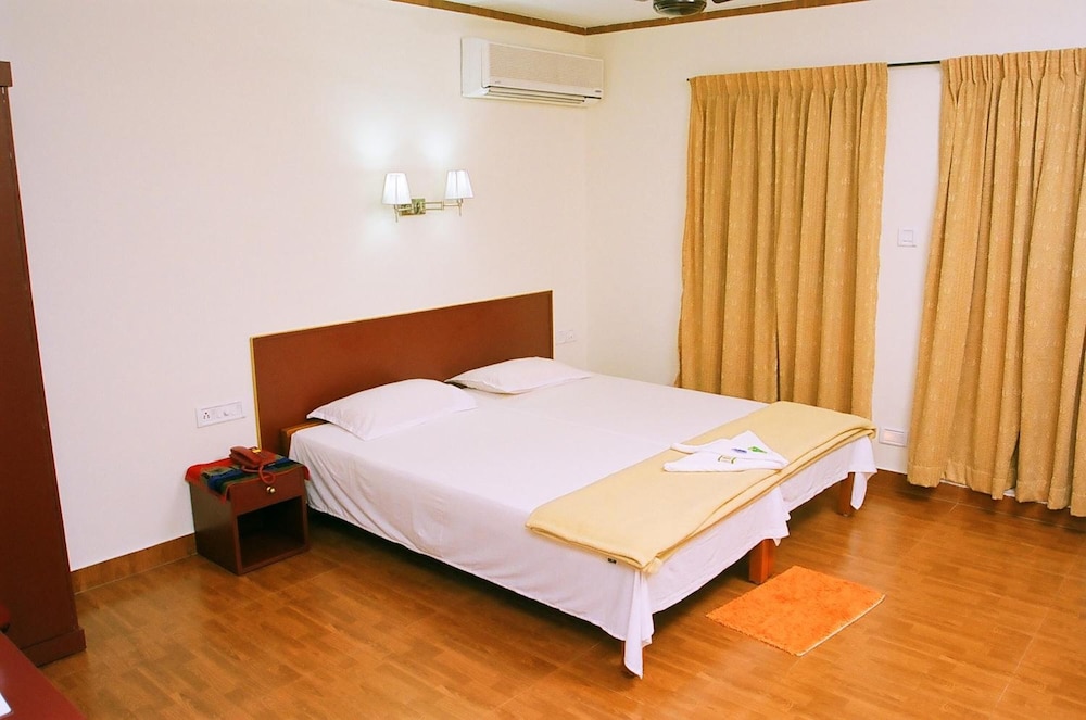 Hotel Srinivas 18/65