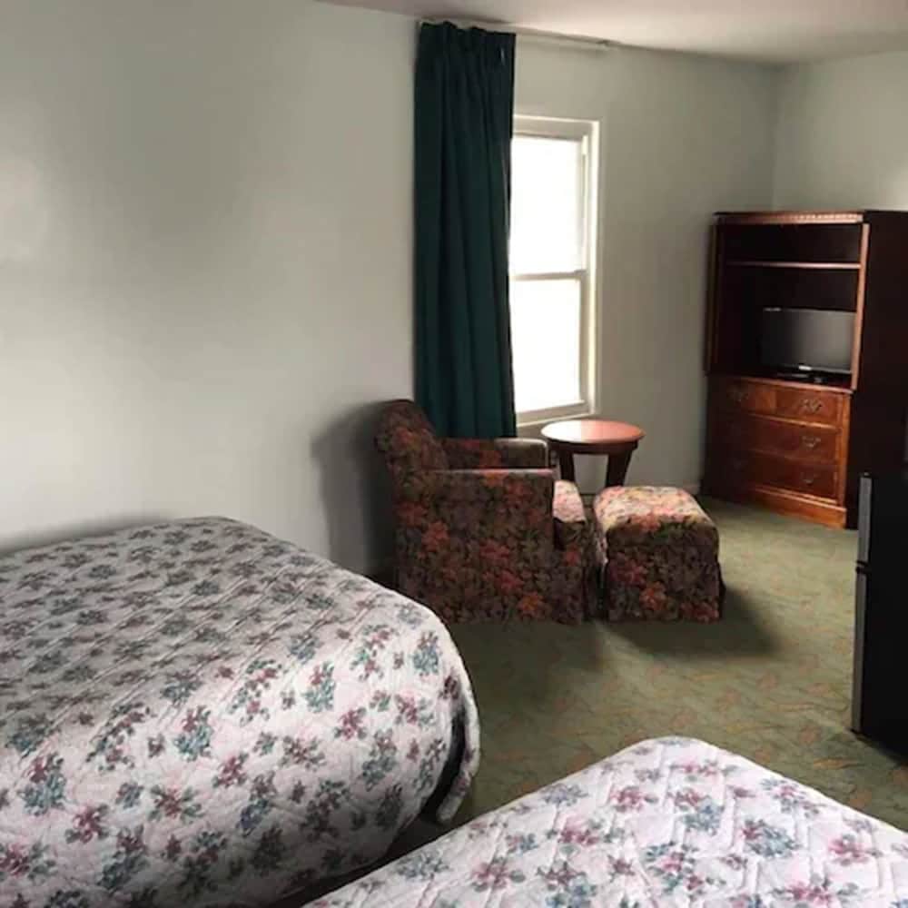 Greenview Inn Riverhead 11/68