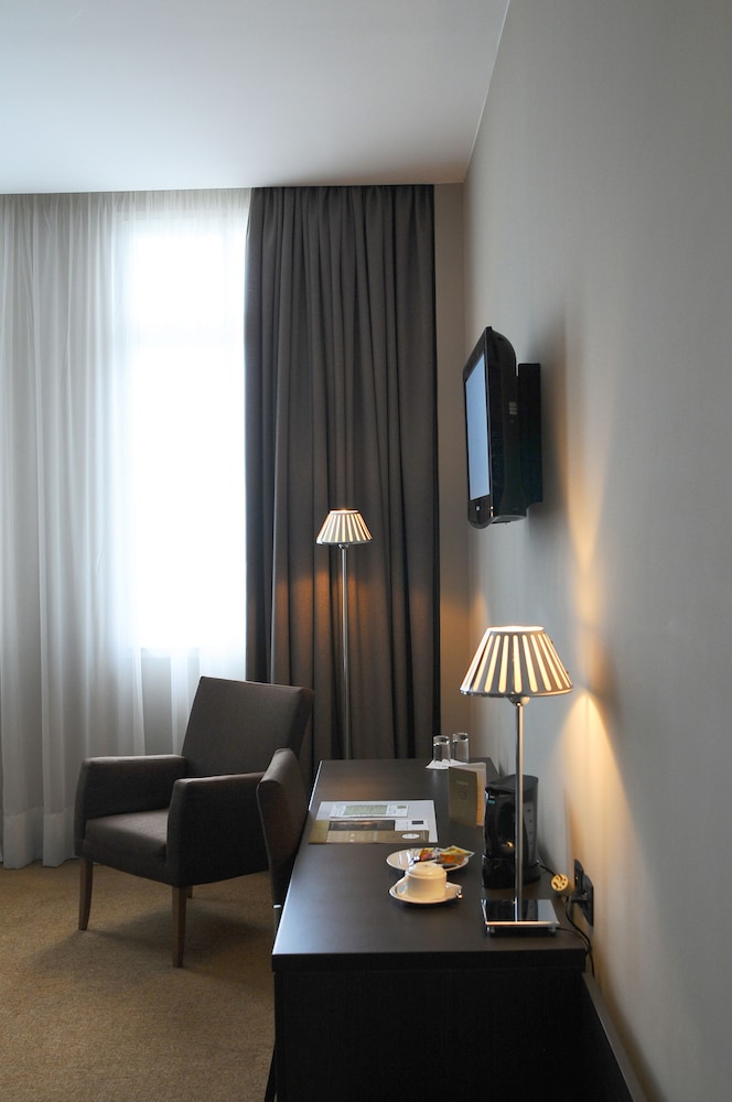 TANA Hotel 57/62