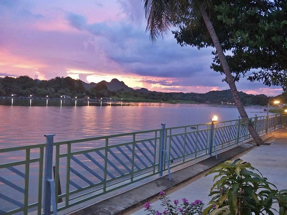 Golden Dragon Resort Kanchanaburi (ex Srisook Resort) 42/50