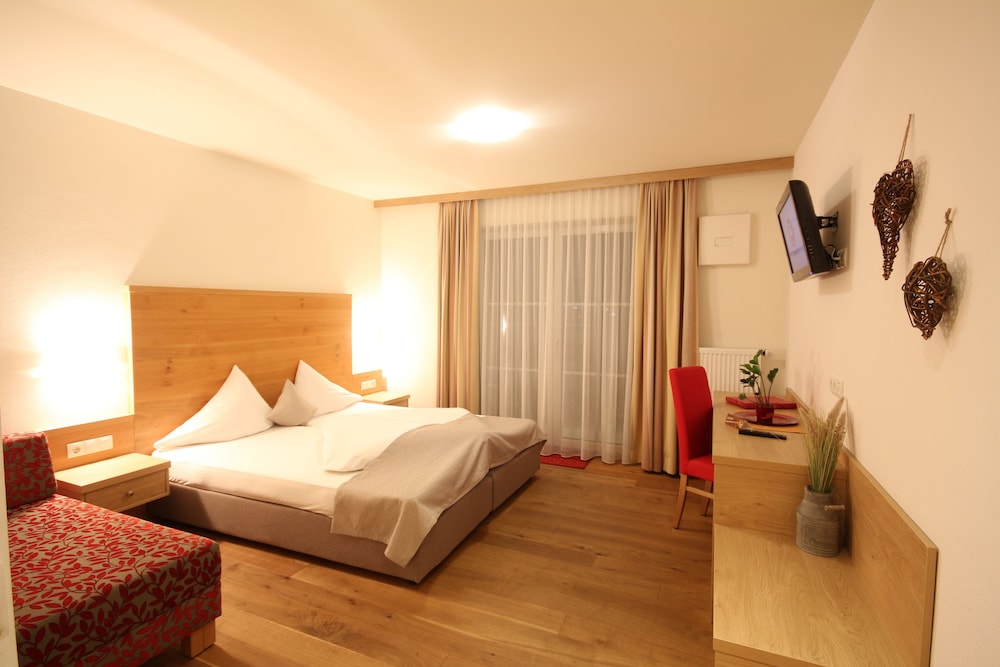 Partial, Comfort, King Bed, Balcony