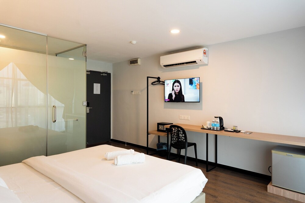 RM Hotel Muar 90/118