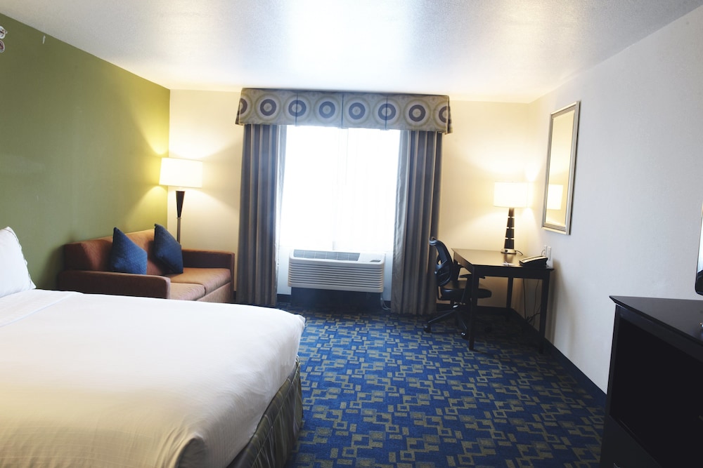 Holiday Inn Express Suites Urbandale Des Moines 11/50