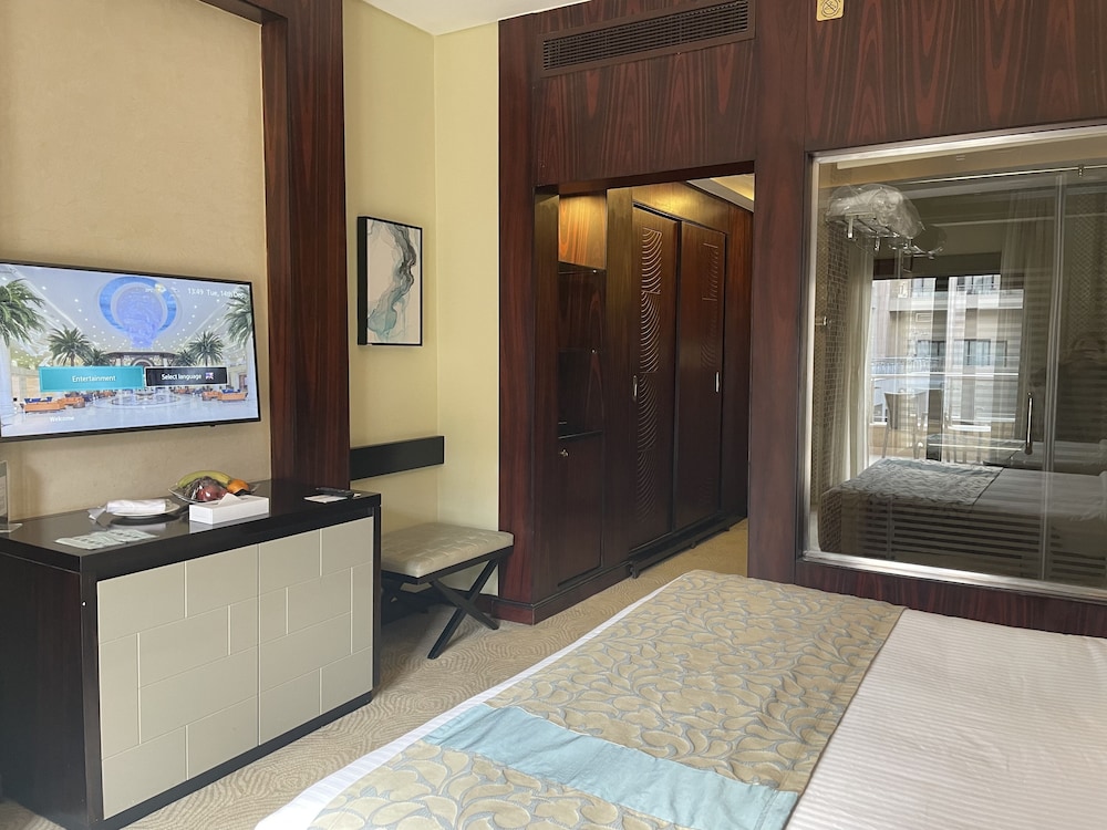Triumph Luxury Hotel 7/64
