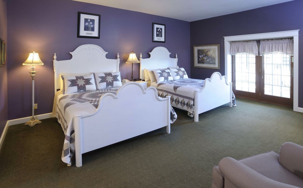 Carlisle Inn Sugarcreek 22/58