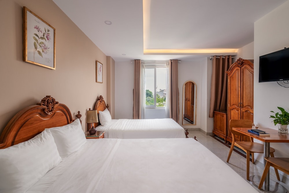 ROOM, TRIPLE