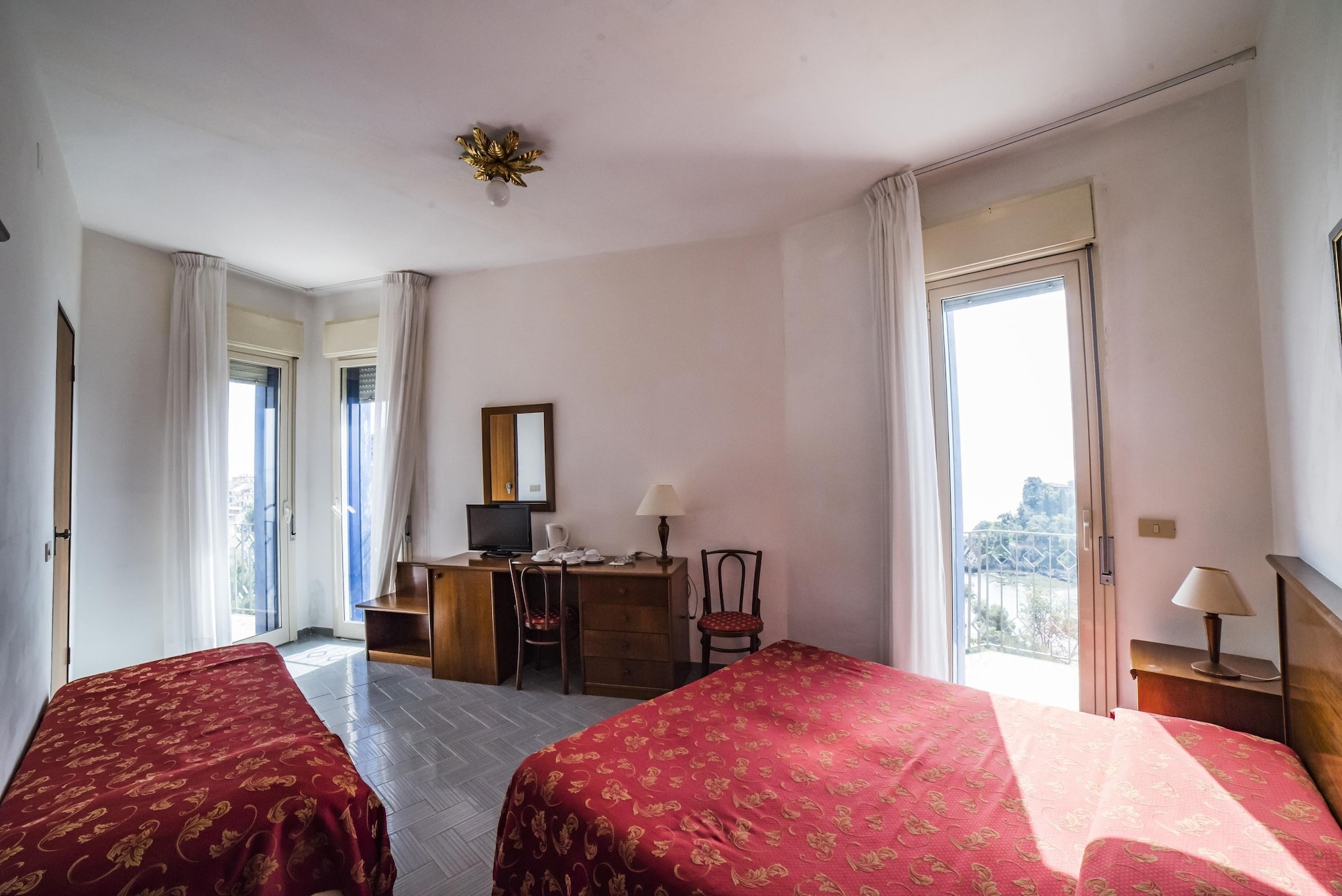 STANDARD, TRIPLE, SEA VIEW