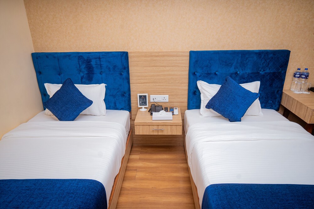 Majestic Lake Front Hotel & Suites 15/47
