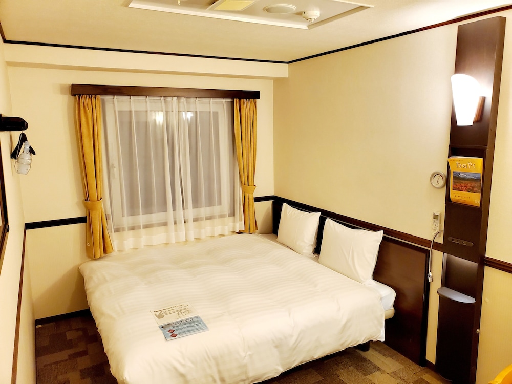 ROOM, KING BED