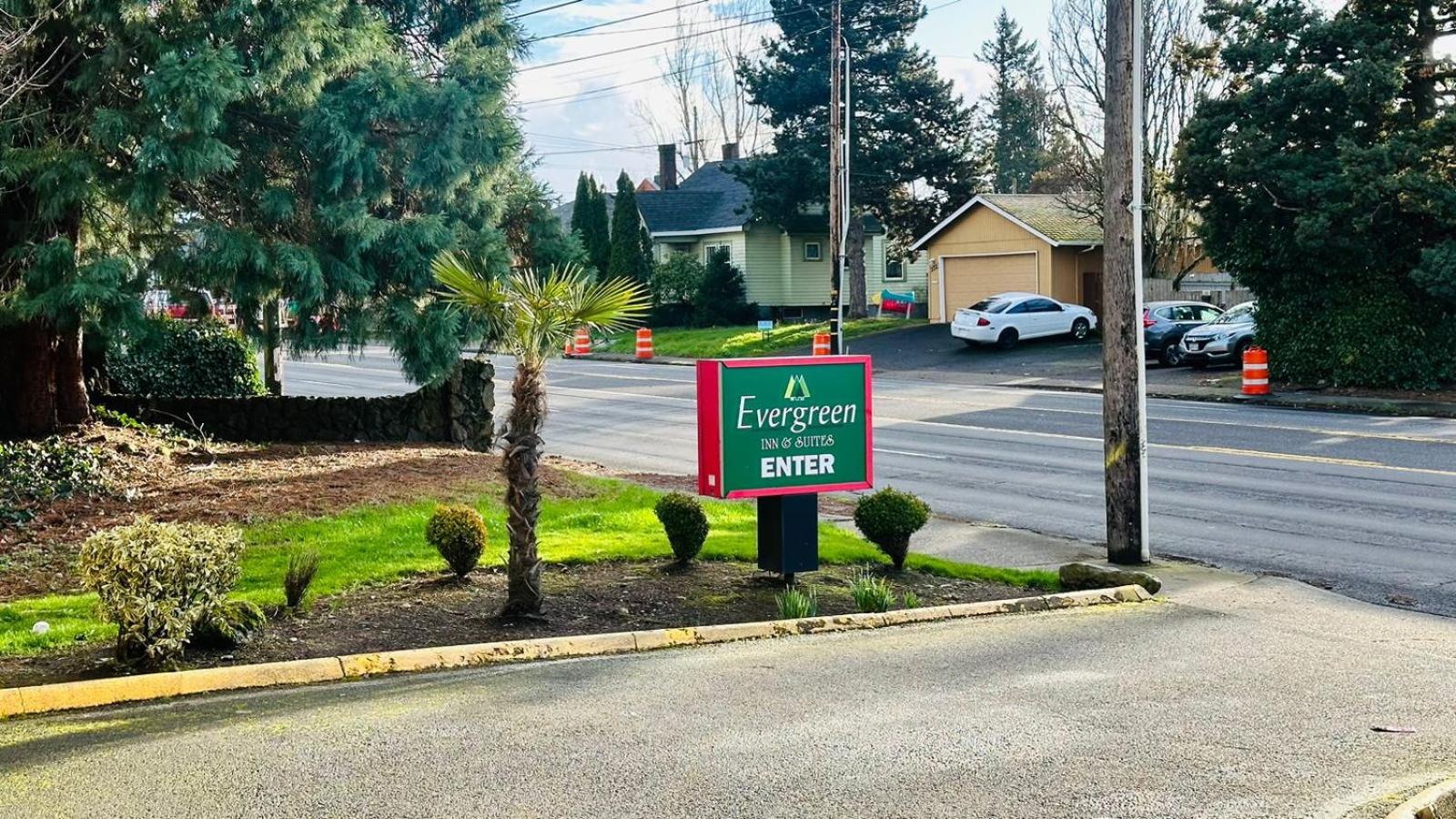 Evergreen Inn Suites Portland 43/48