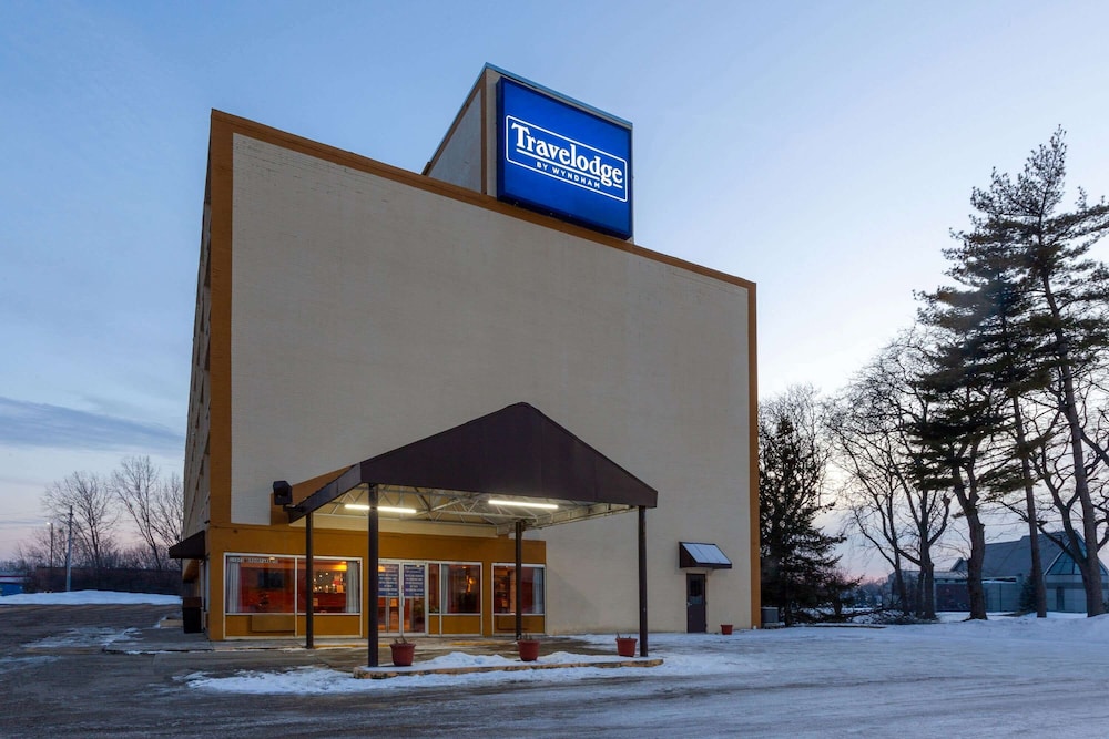 Travelodge by Wyndham Cleveland Airport 2/36