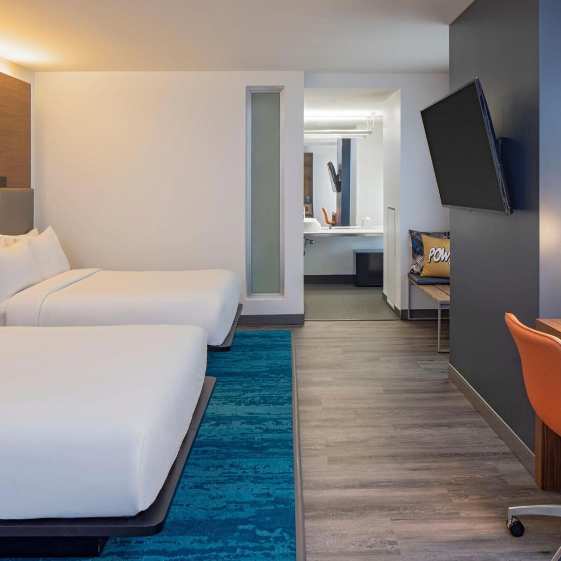 Room, 2 Queen Beds, Corner