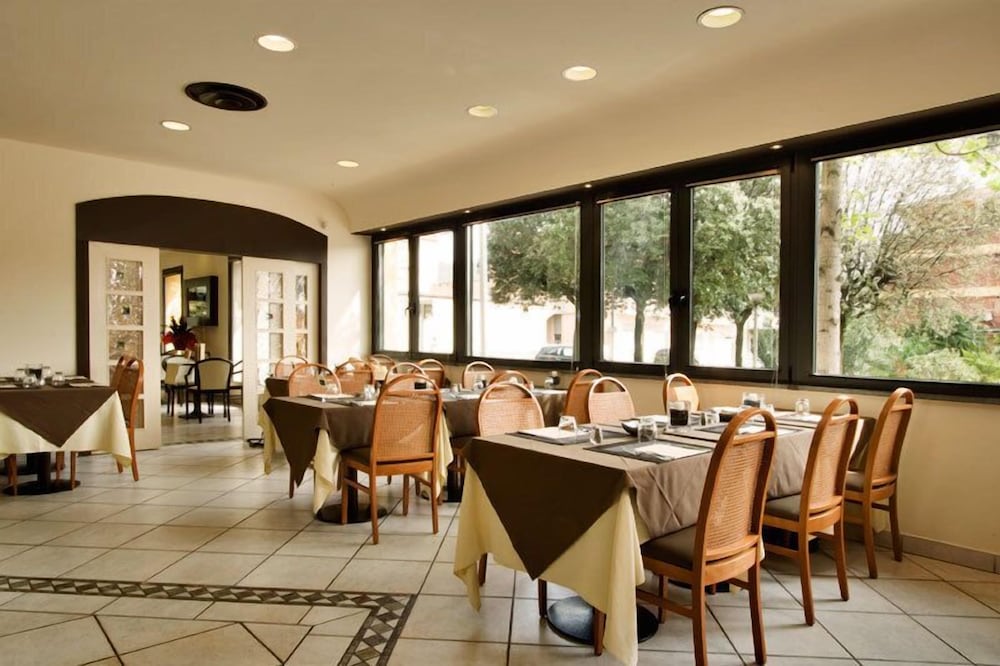 Hotel Montebello 29/38