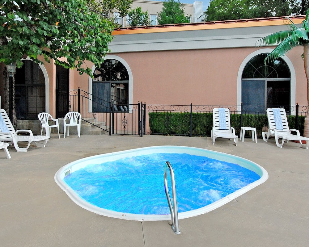 Clarion Inn Branson 69/72