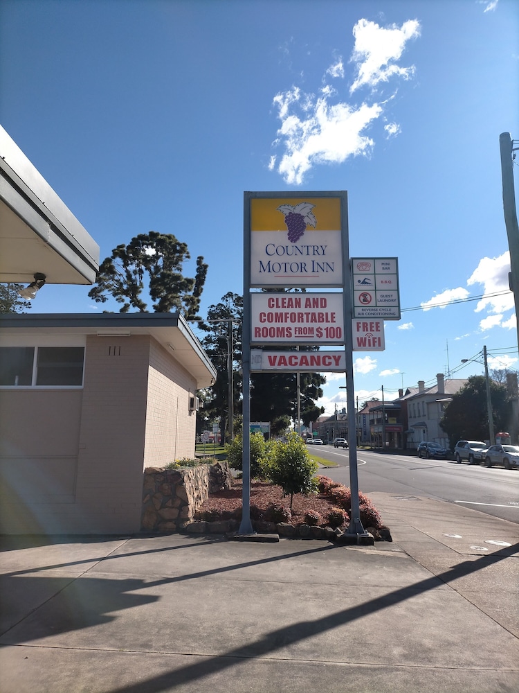 Country Motor Inn 8/36
