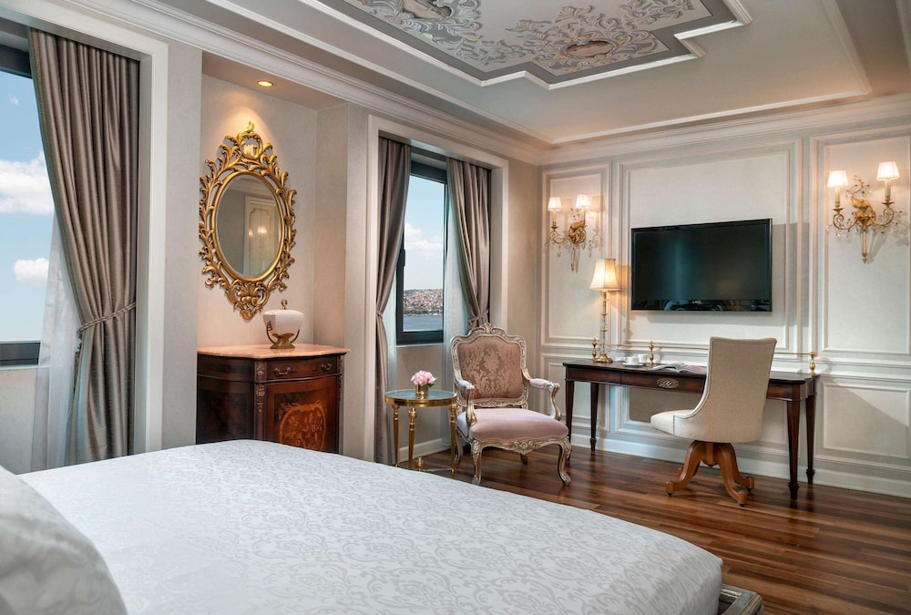Junior Suite, Double Bed, Golden Horn View
